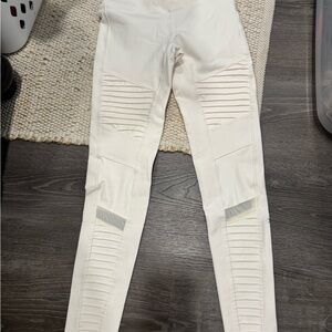 ALO Yoga Cream Leggings